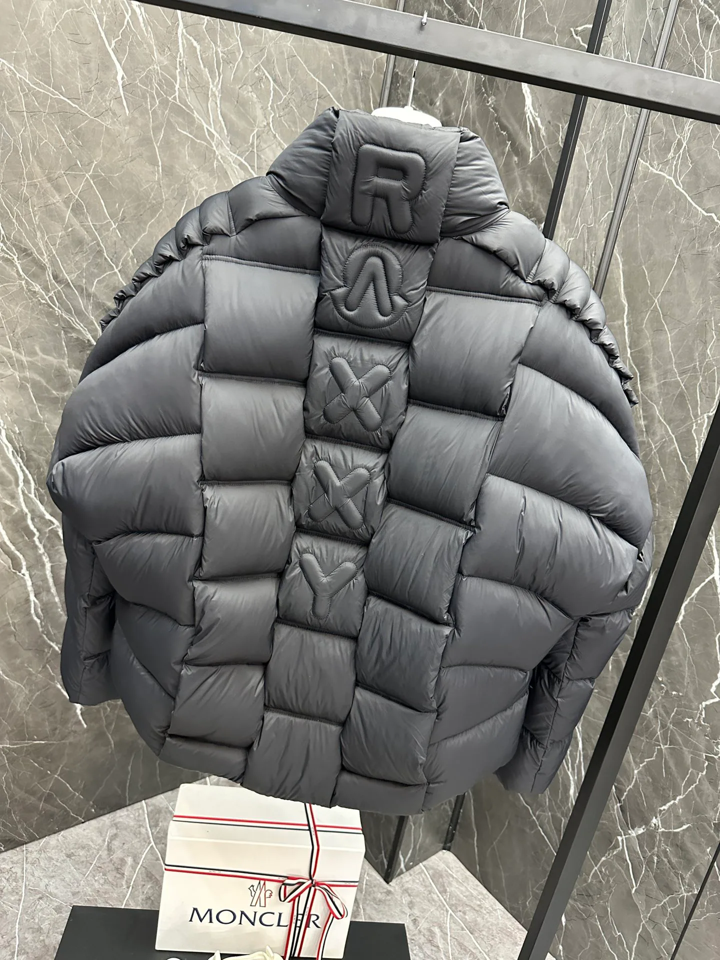 Куртки И Пуховики Женские Moncler 18130168