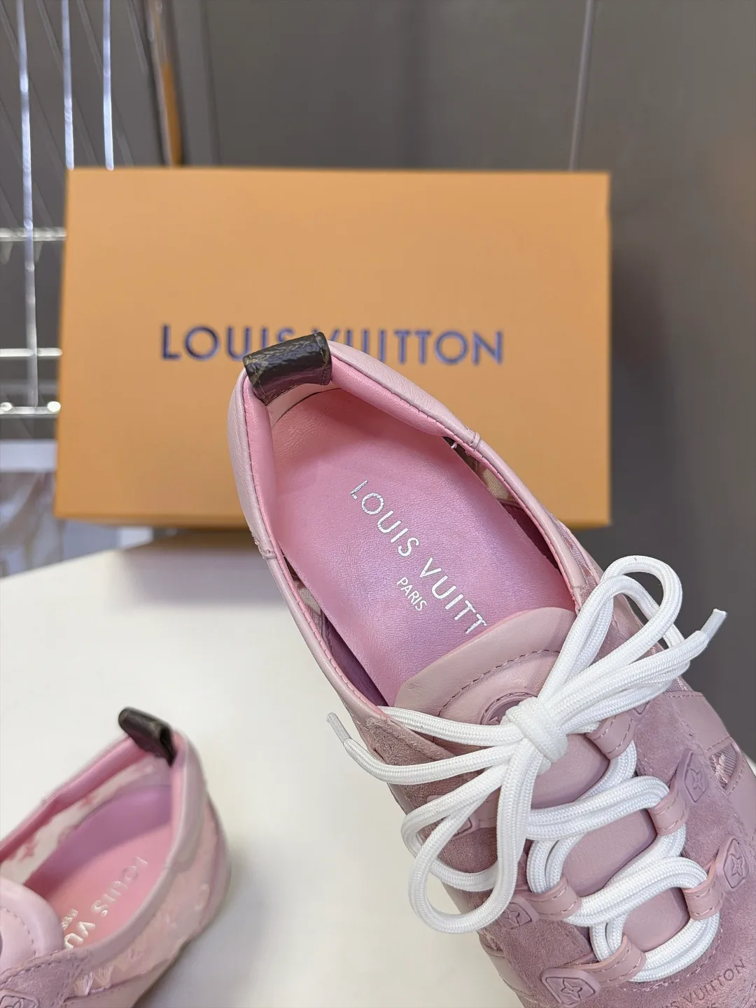 Кроссовки Женские Louis Vuitton 18005463