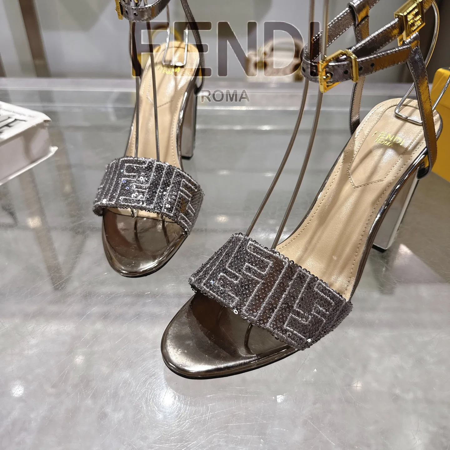 Босоножки Женские Fendi 30475