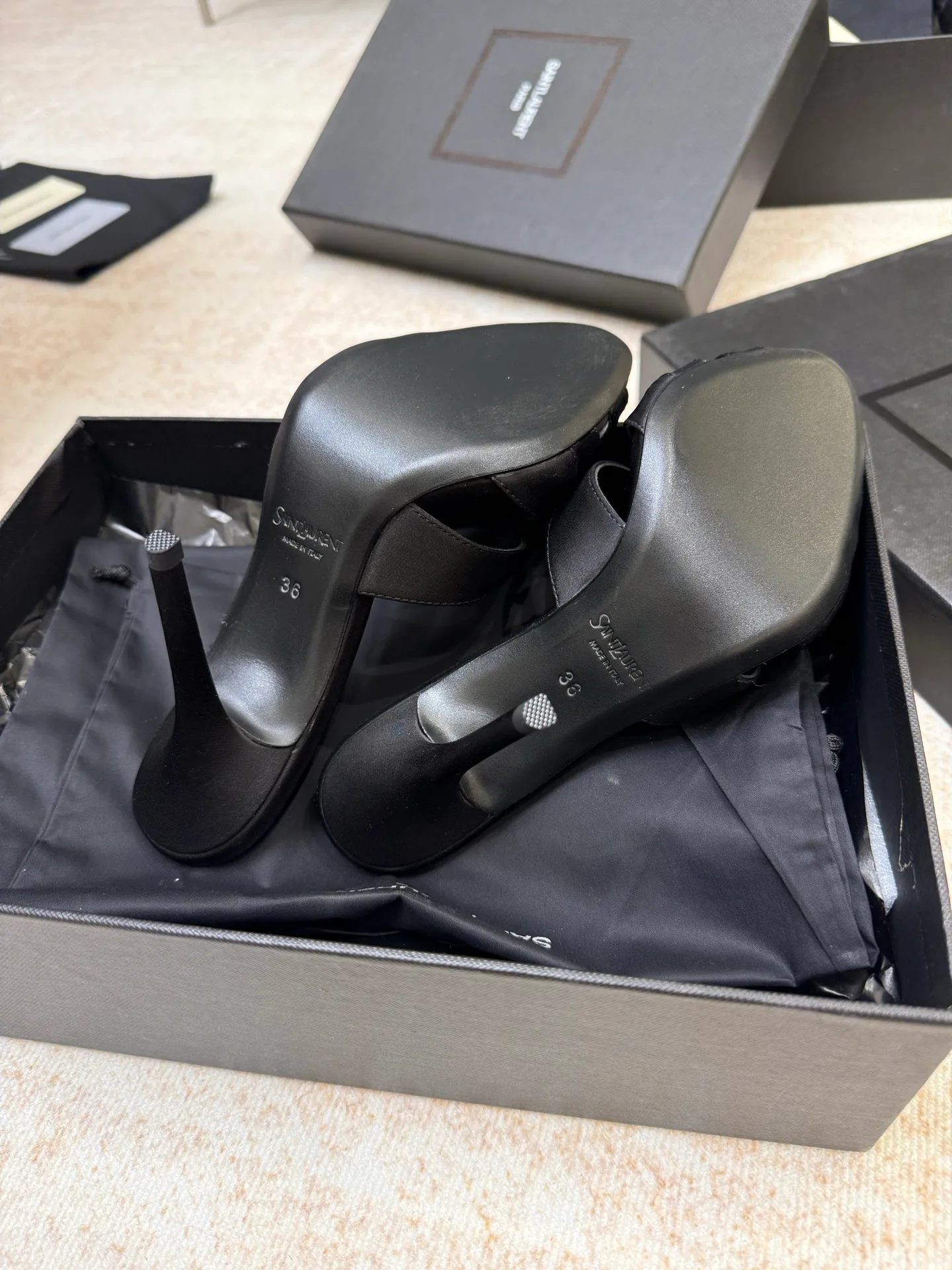 Босоножки Женские Saint Laurent 3062301