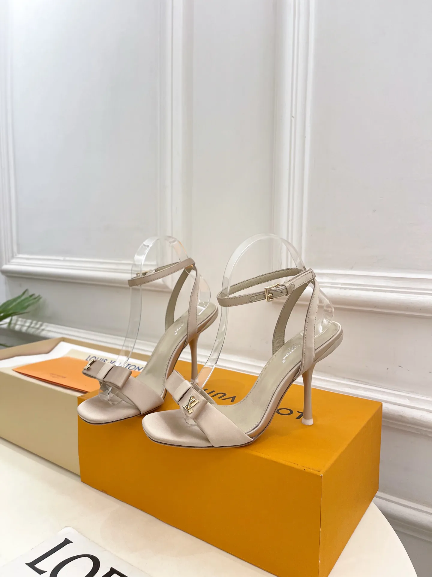 Босоножки Женские Louis Vuitton 11893449