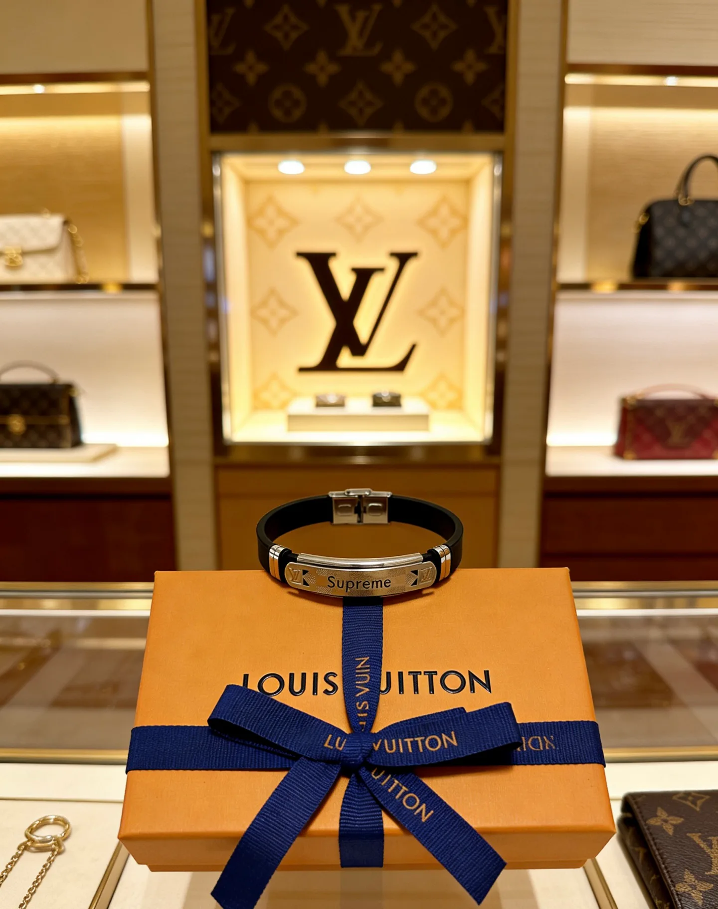 Бижутерия Louis Vuitton 11425543