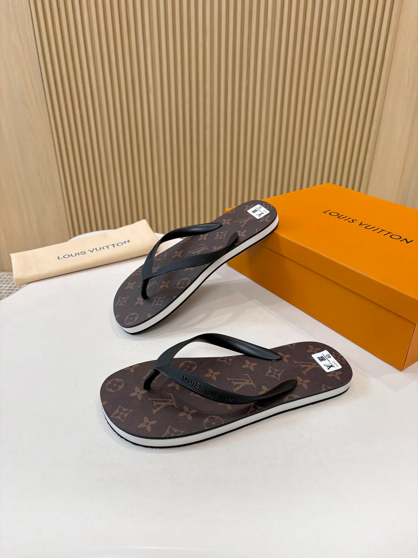 Шлепанцы Женские Louis Vuitton 18025534