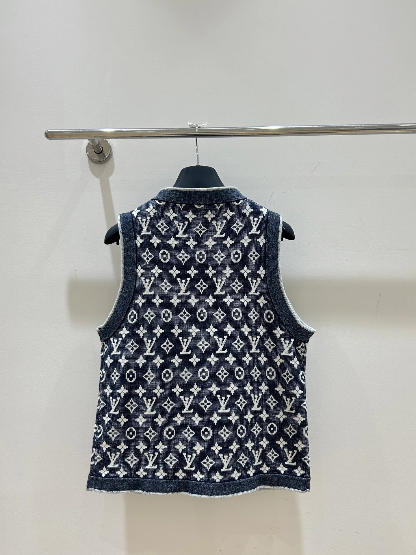 Жилеты Женские Louis Vuitton 18097082