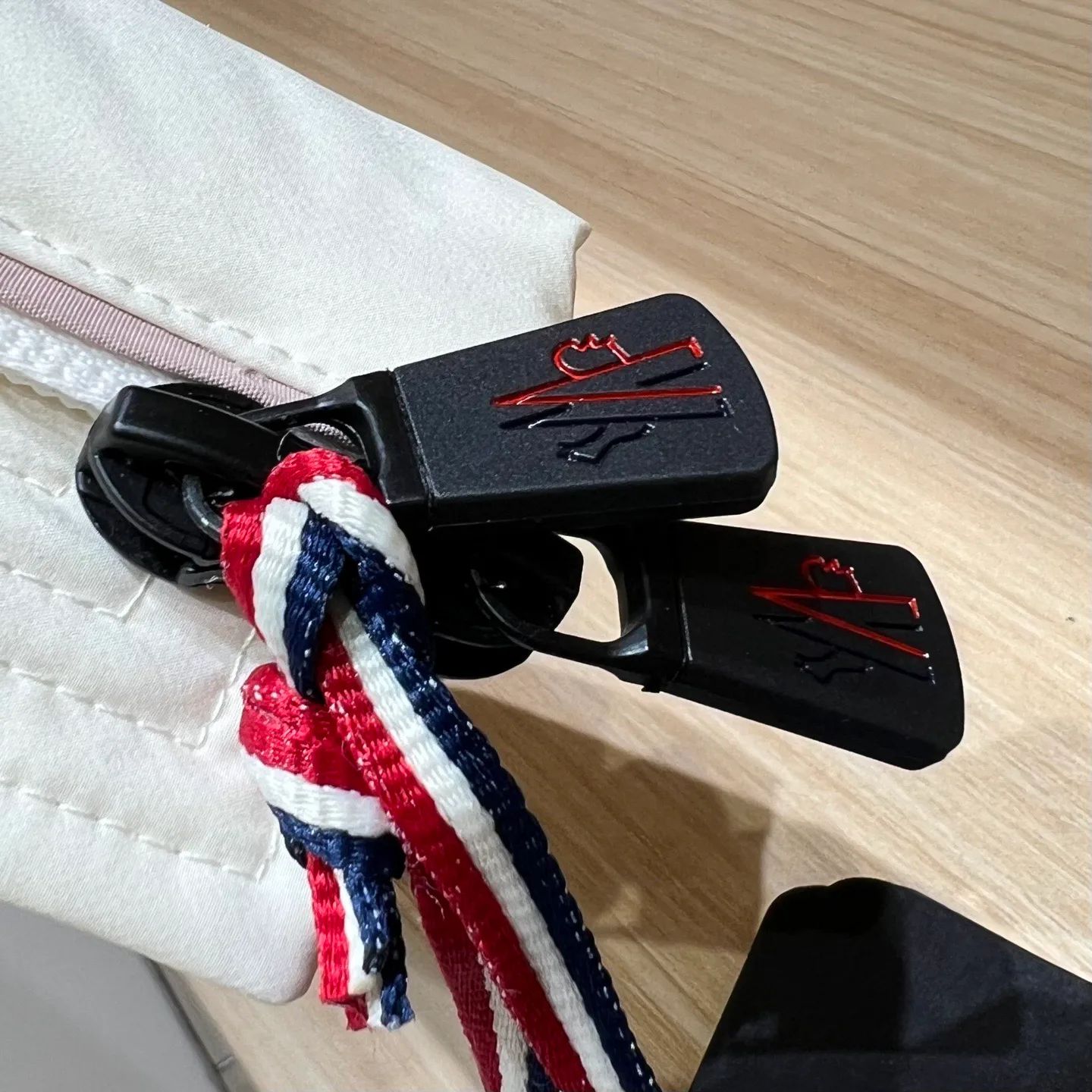 Куртки И Пуховики Женские Moncler 18723747