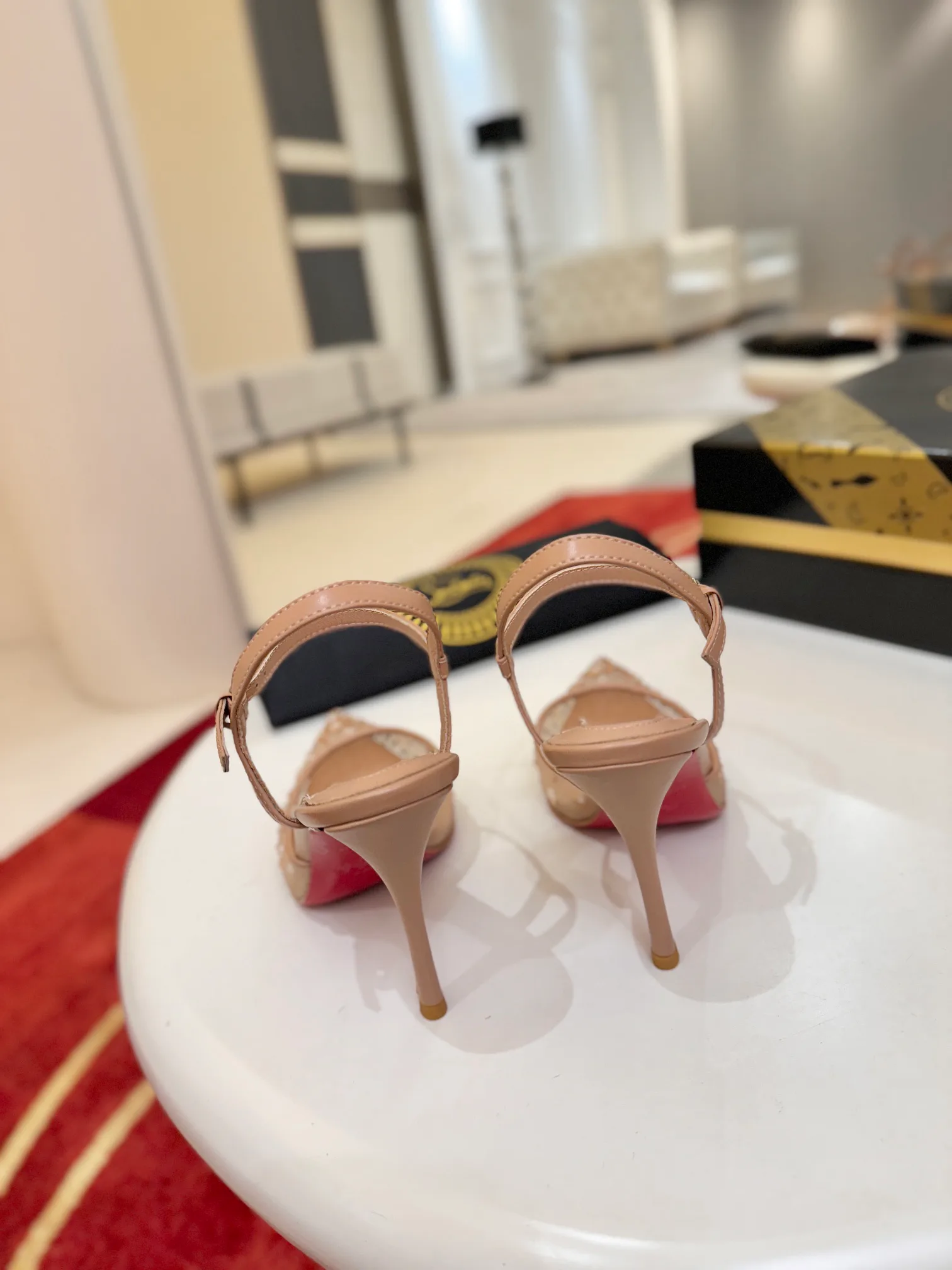 Туфли Женские Christian Louboutin 13321637