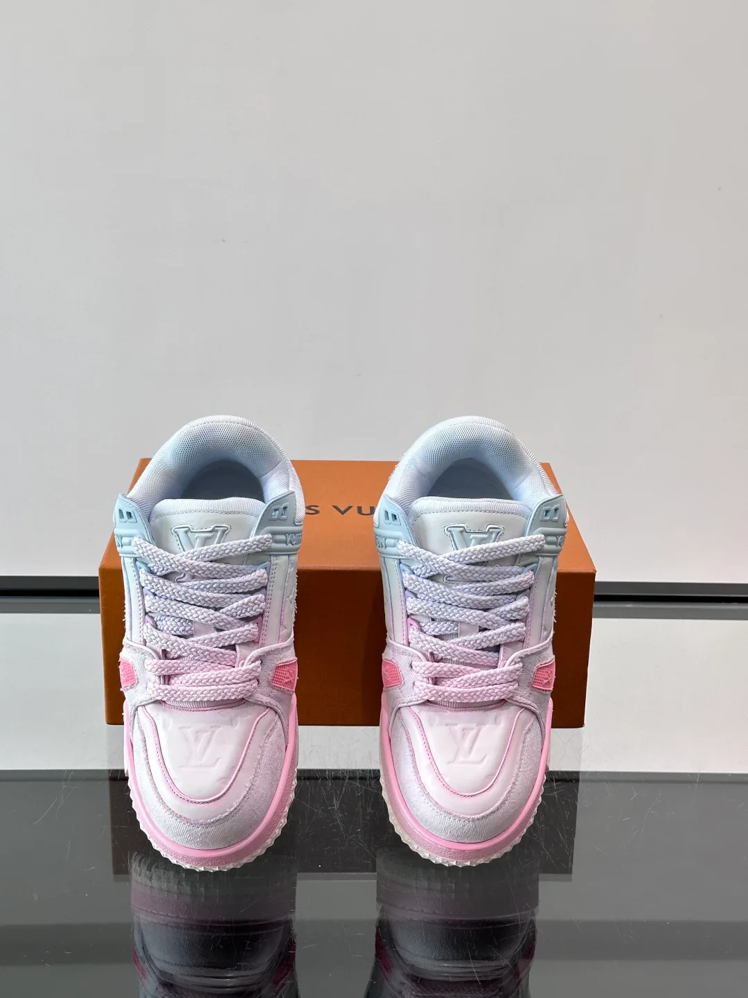 Кроссовки Женские Louis Vuitton 13580306