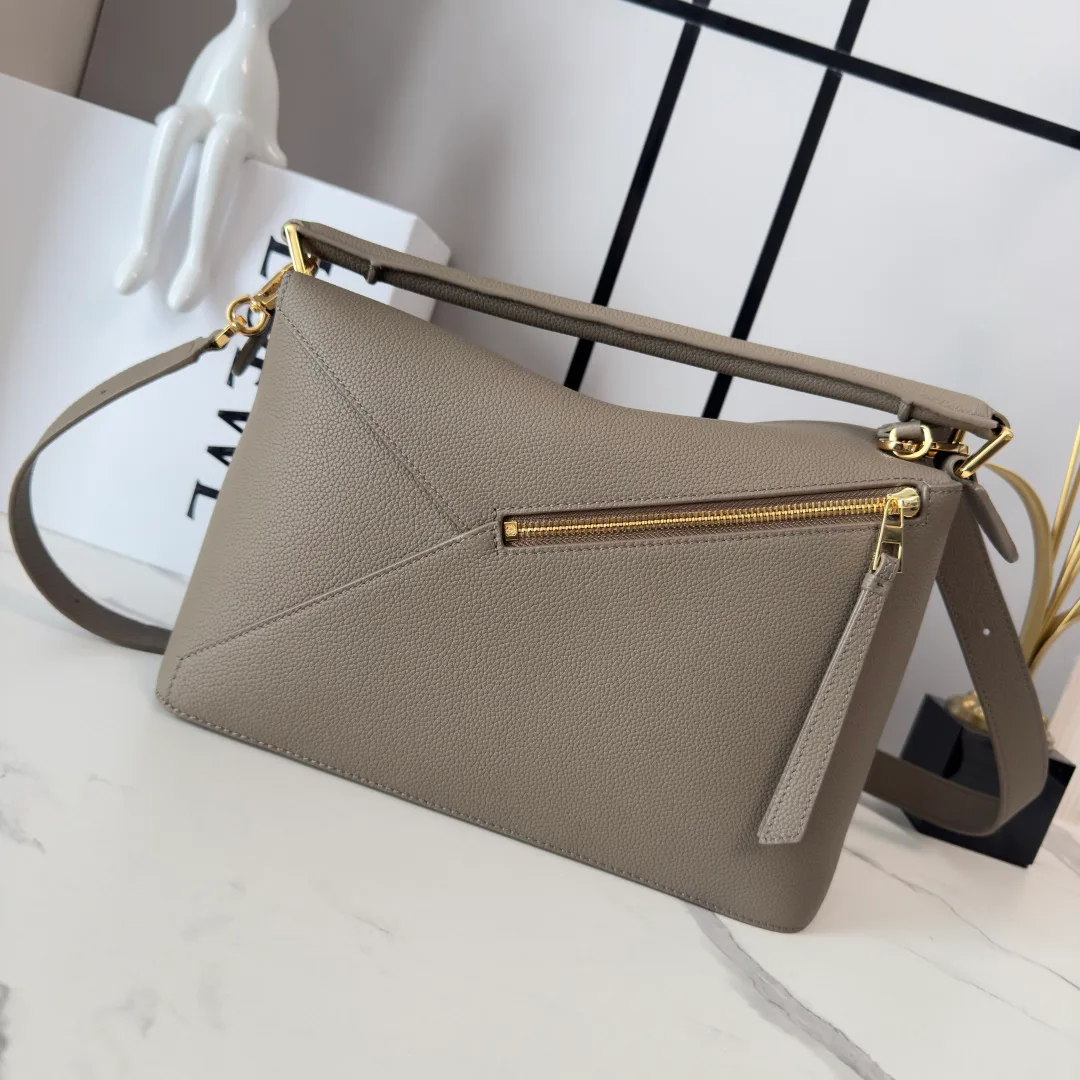 Классические Сумки Женские Loewe 11674679