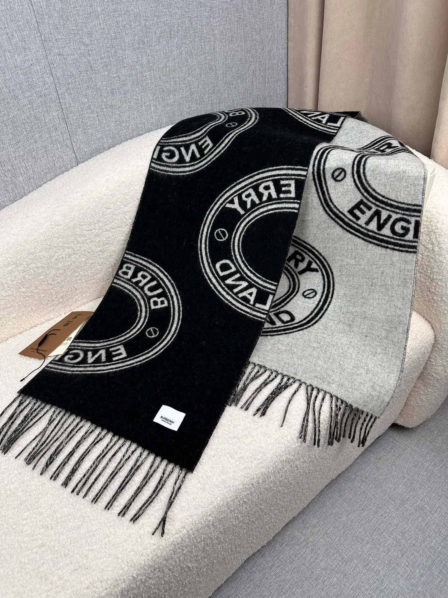 Шарфы Burberry 920471
