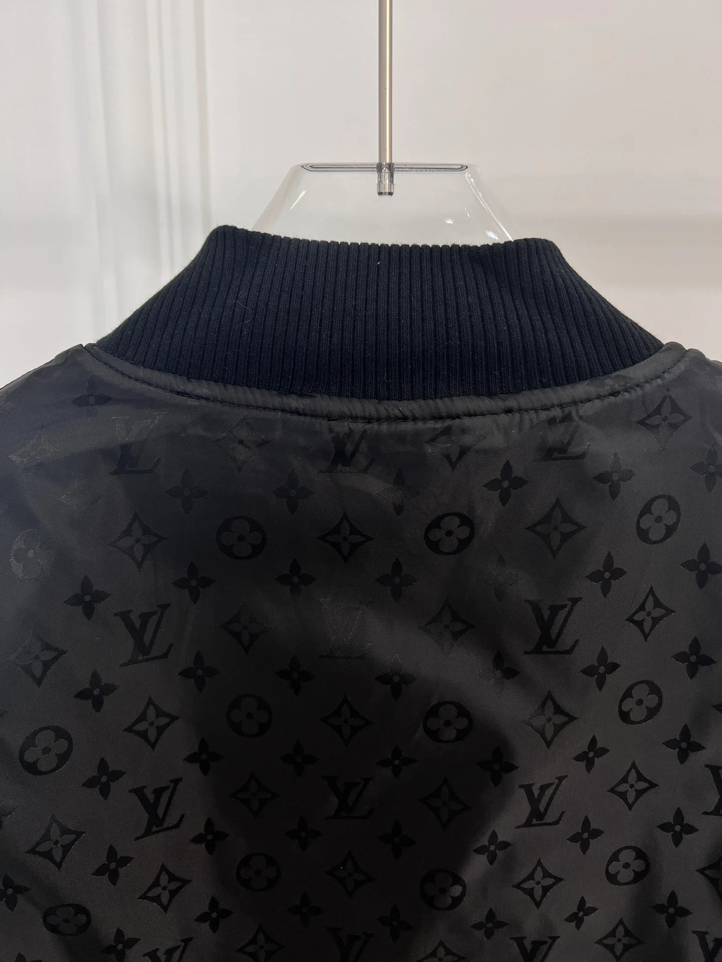 Куртки Женские Louis Vuitton Куртки Женские Louis Vuitton