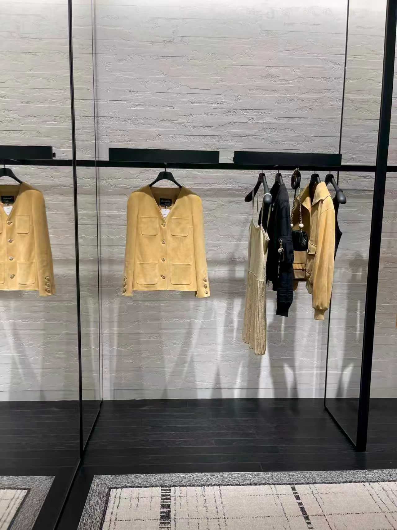 Кожаные Куртки И Дублёнки Женские Chanel 18131547