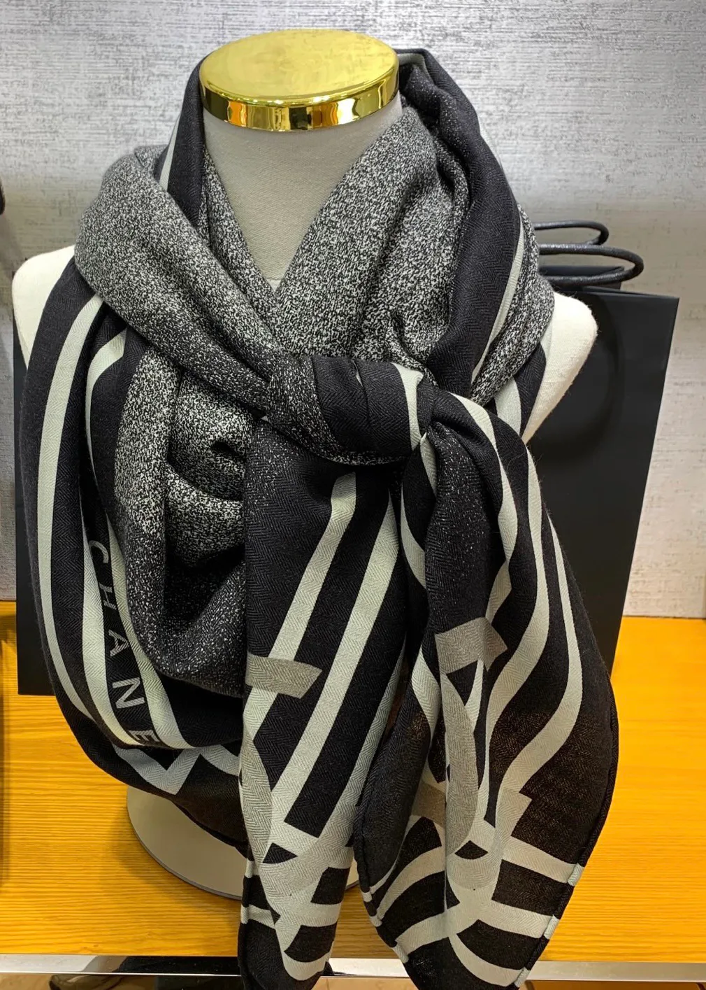Шарфы Chanel 18673795