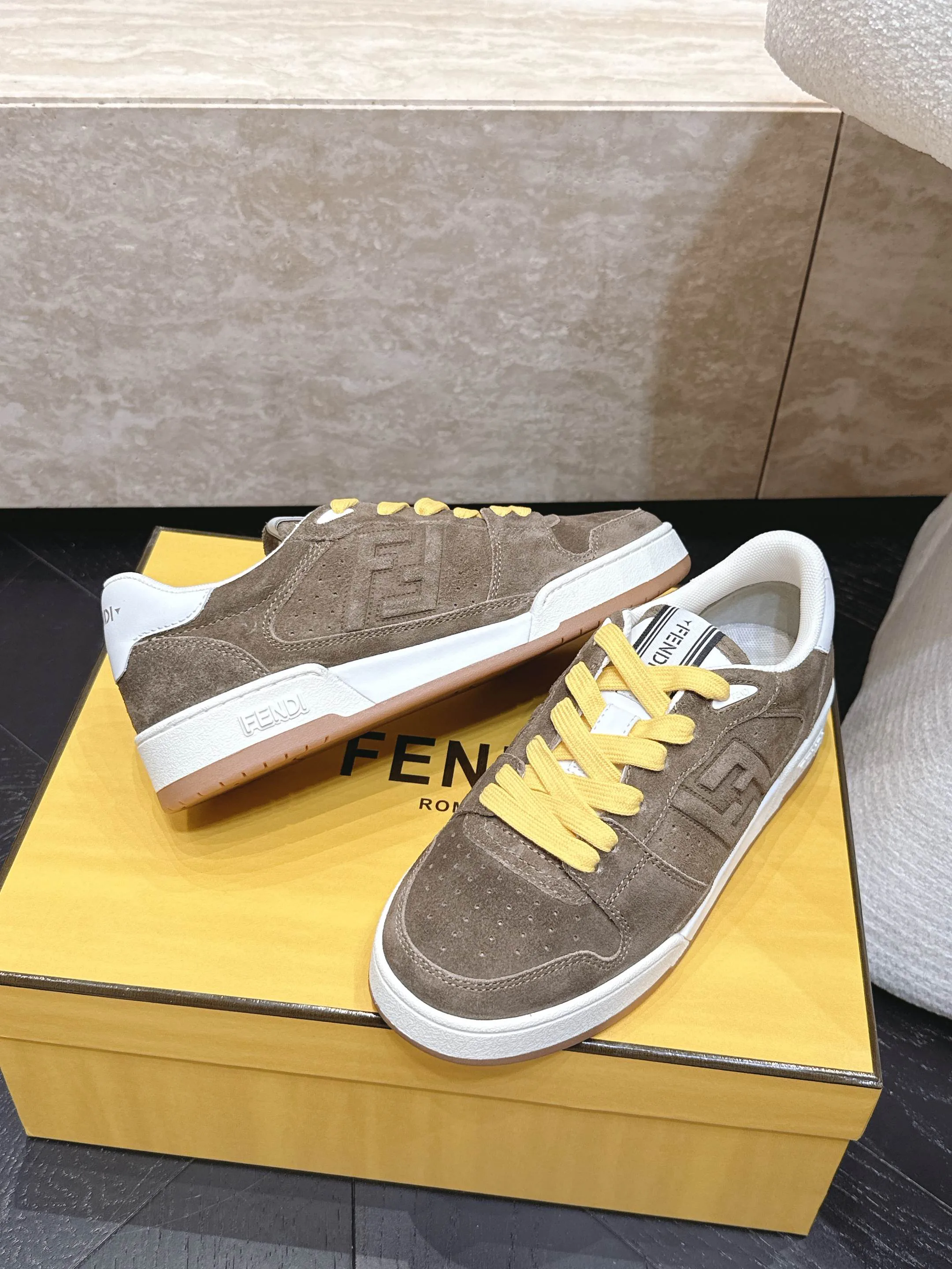 Кроссовки Женские Fendi 17682040