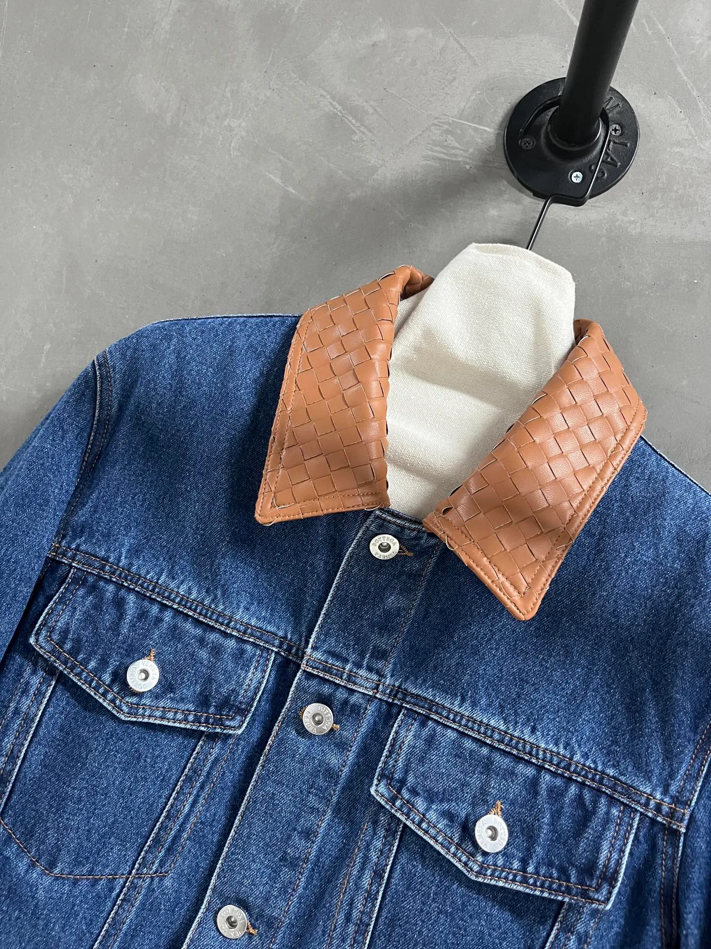 Куртки И Пуховики Женские Bottega Veneta 18172890