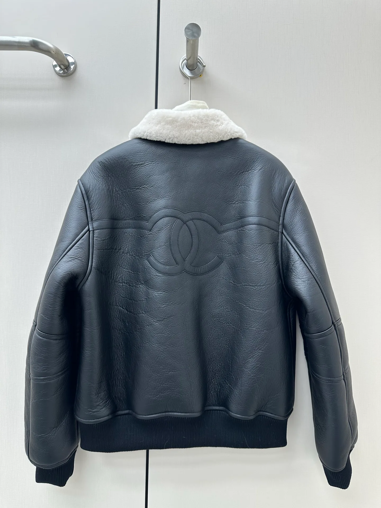 Кожаные Куртки И Дублёнки Женские Chanel 18605689