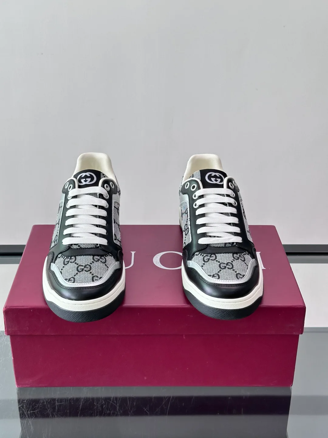 Кроссовки Женские Gucci 18102695