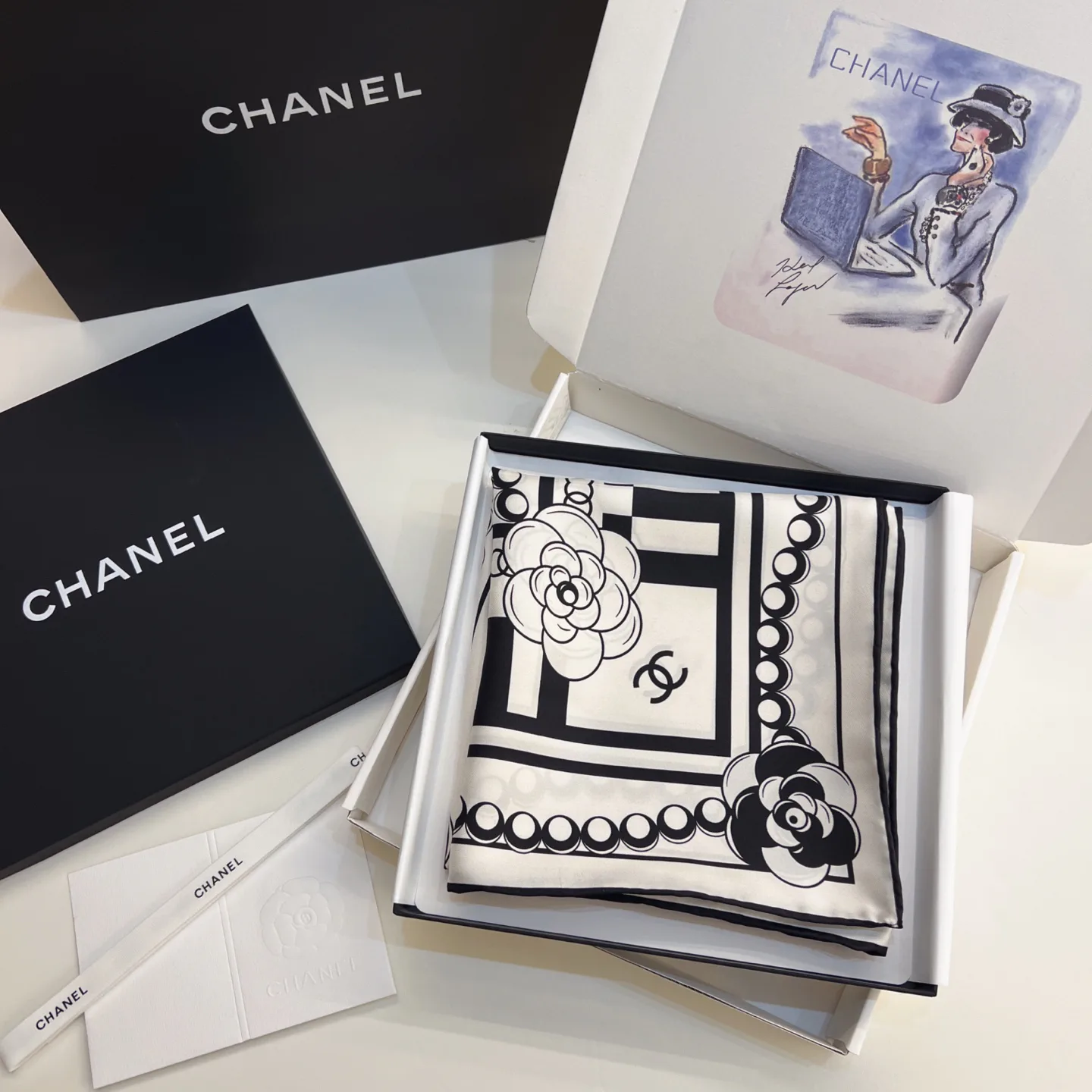 Платки Chanel 5021496