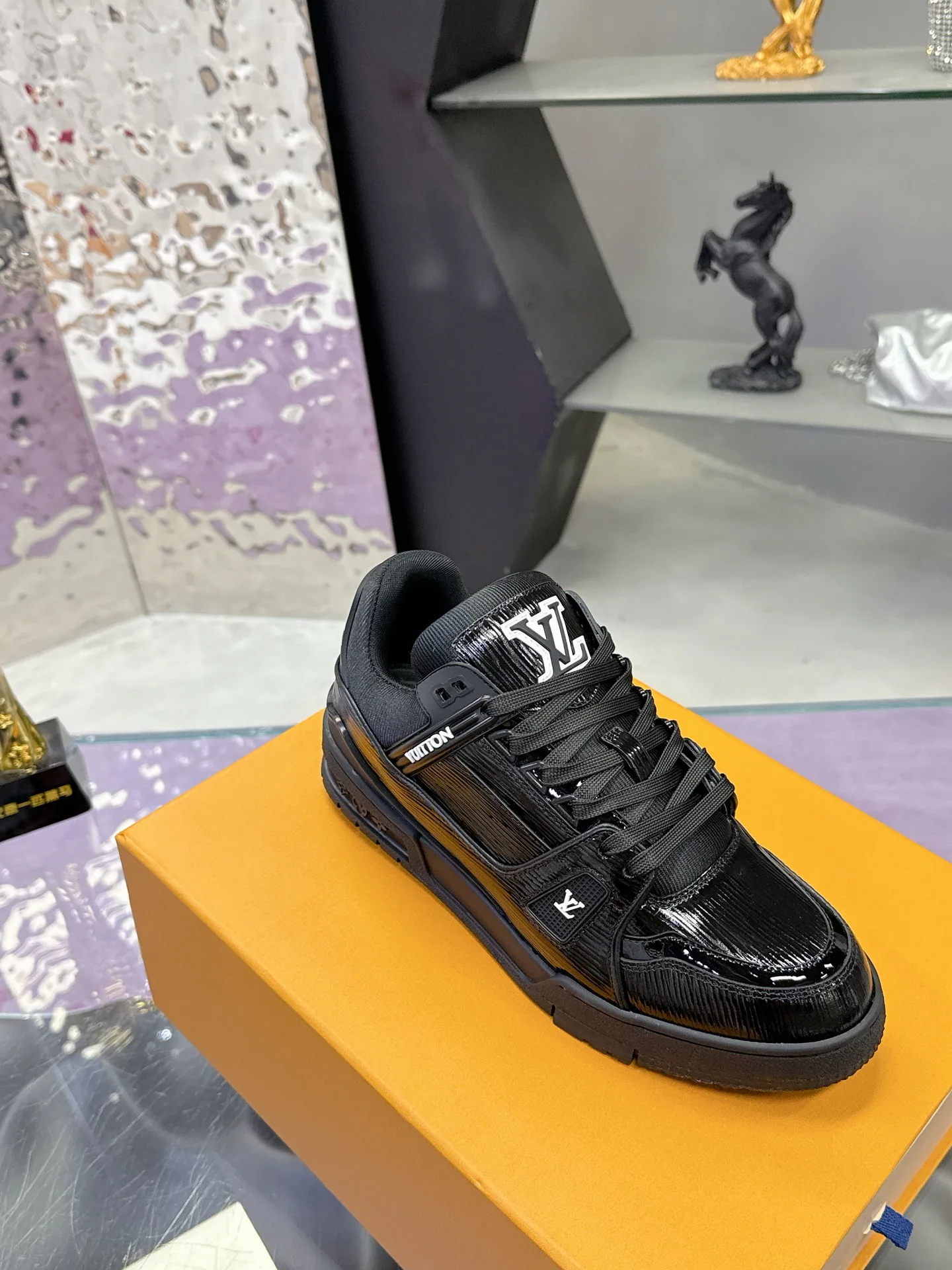 Кроссовки Женские Louis Vuitton 890291