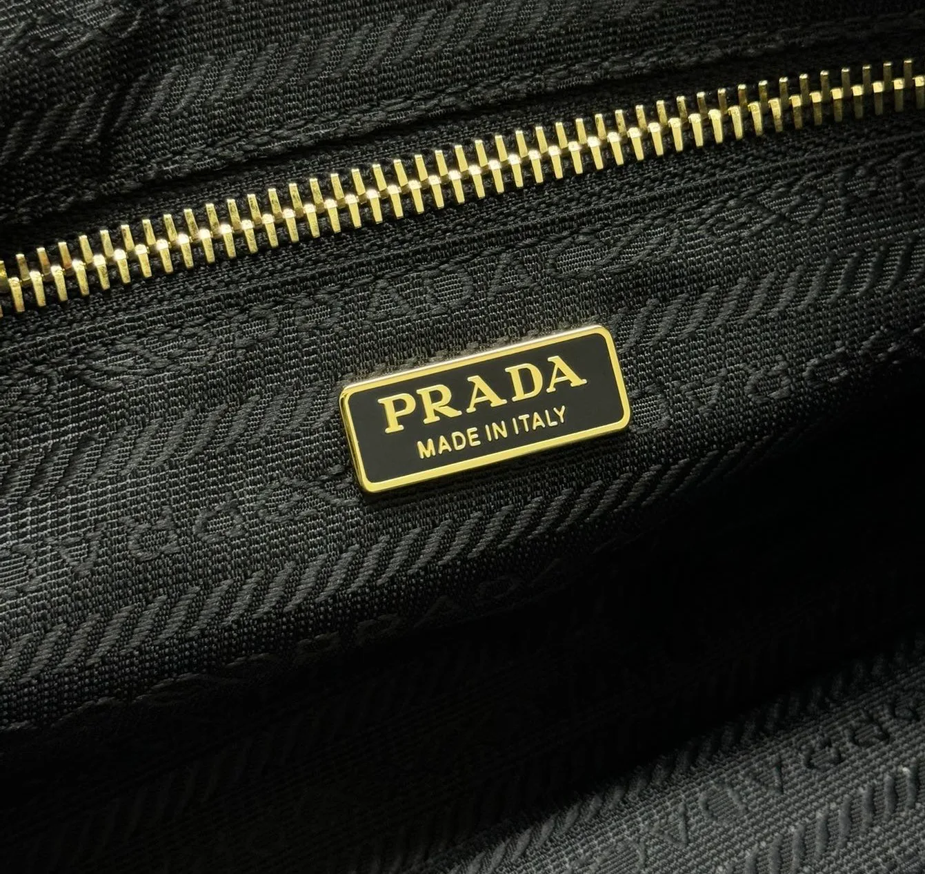 Классические Сумки Женские Prada 11462522