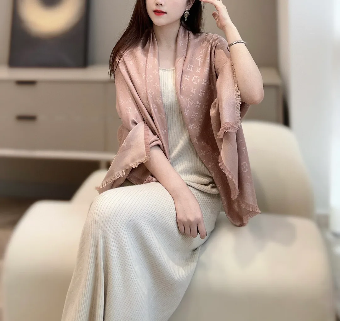 Шарфы Louis Vuitton 18267577