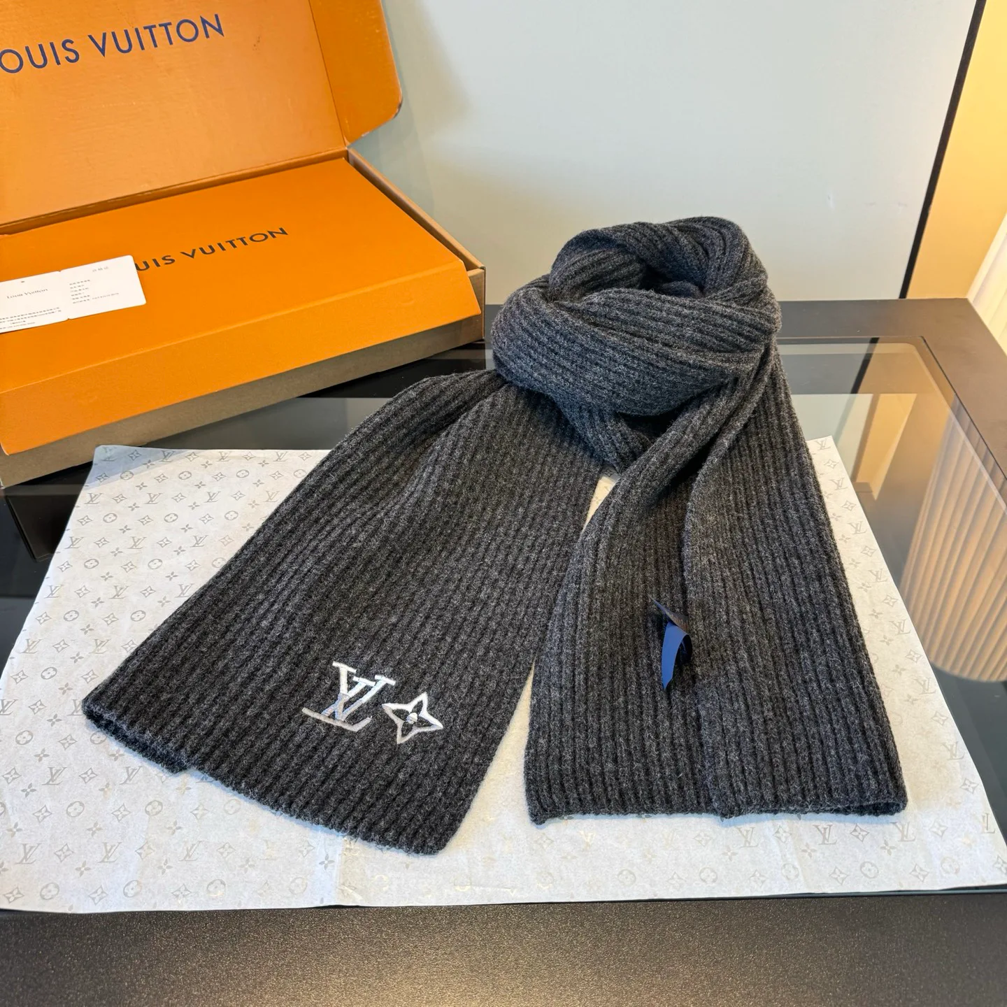 Шарфы Louis Vuitton 613396