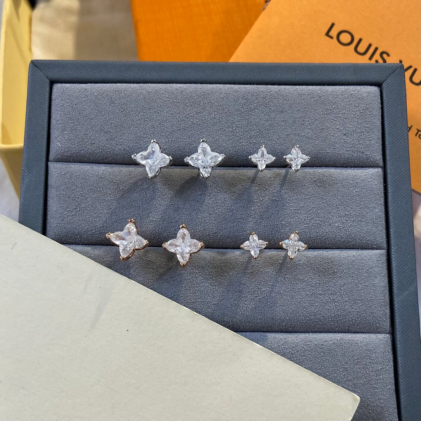 Бижутерия Louis Vuitton 18454042