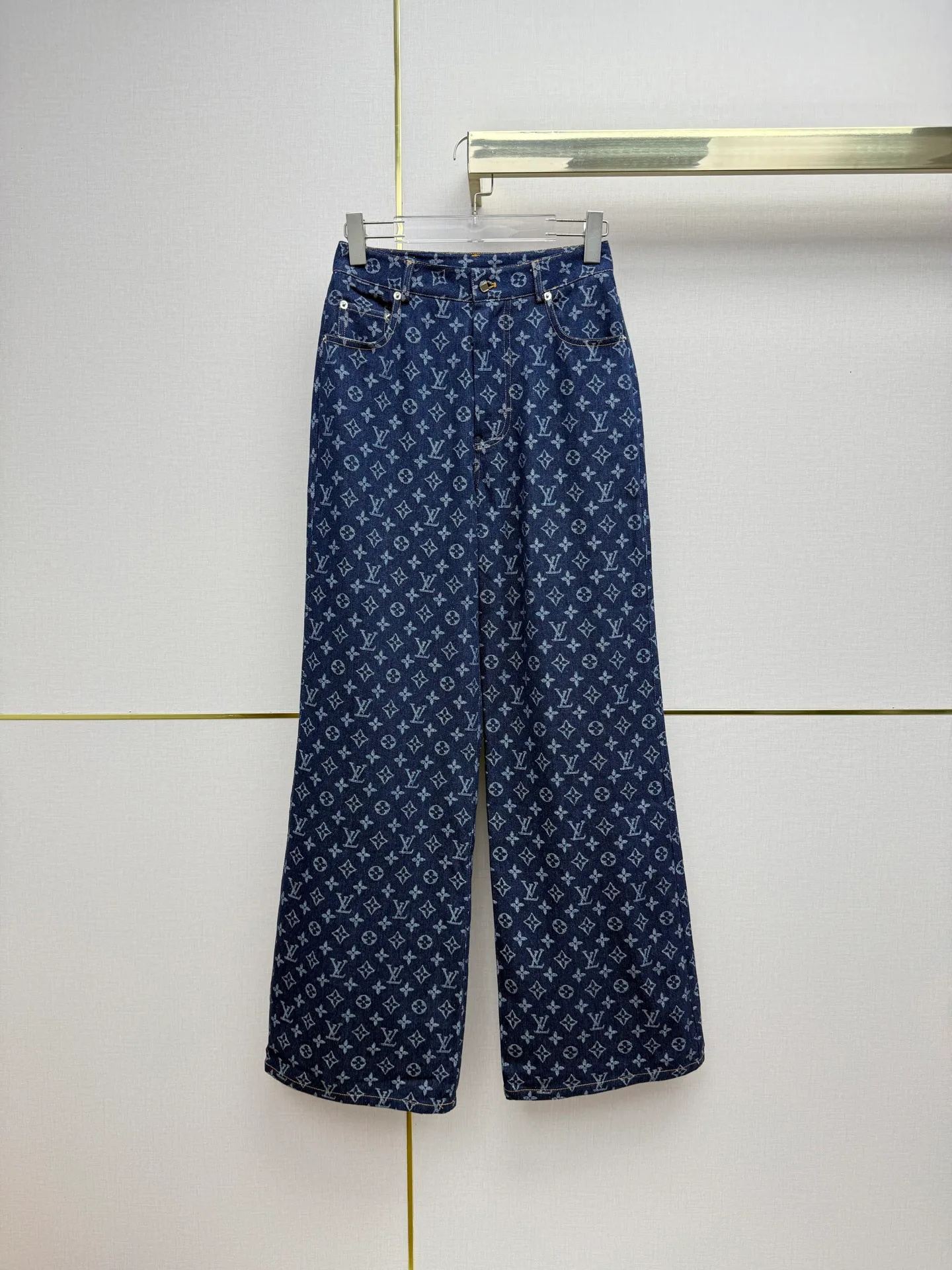 Джинсы Женские Louis Vuitton 17908347