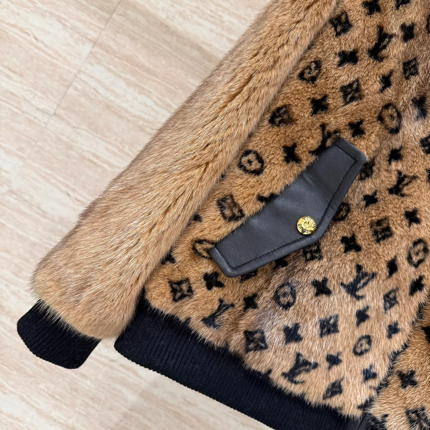 Куртки И Пуховики Женские Louis Vuitton 1061366