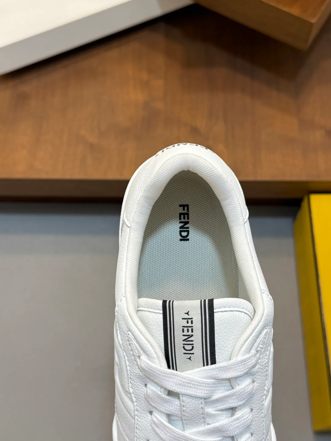 Кроссовки Женские Fendi 18770664