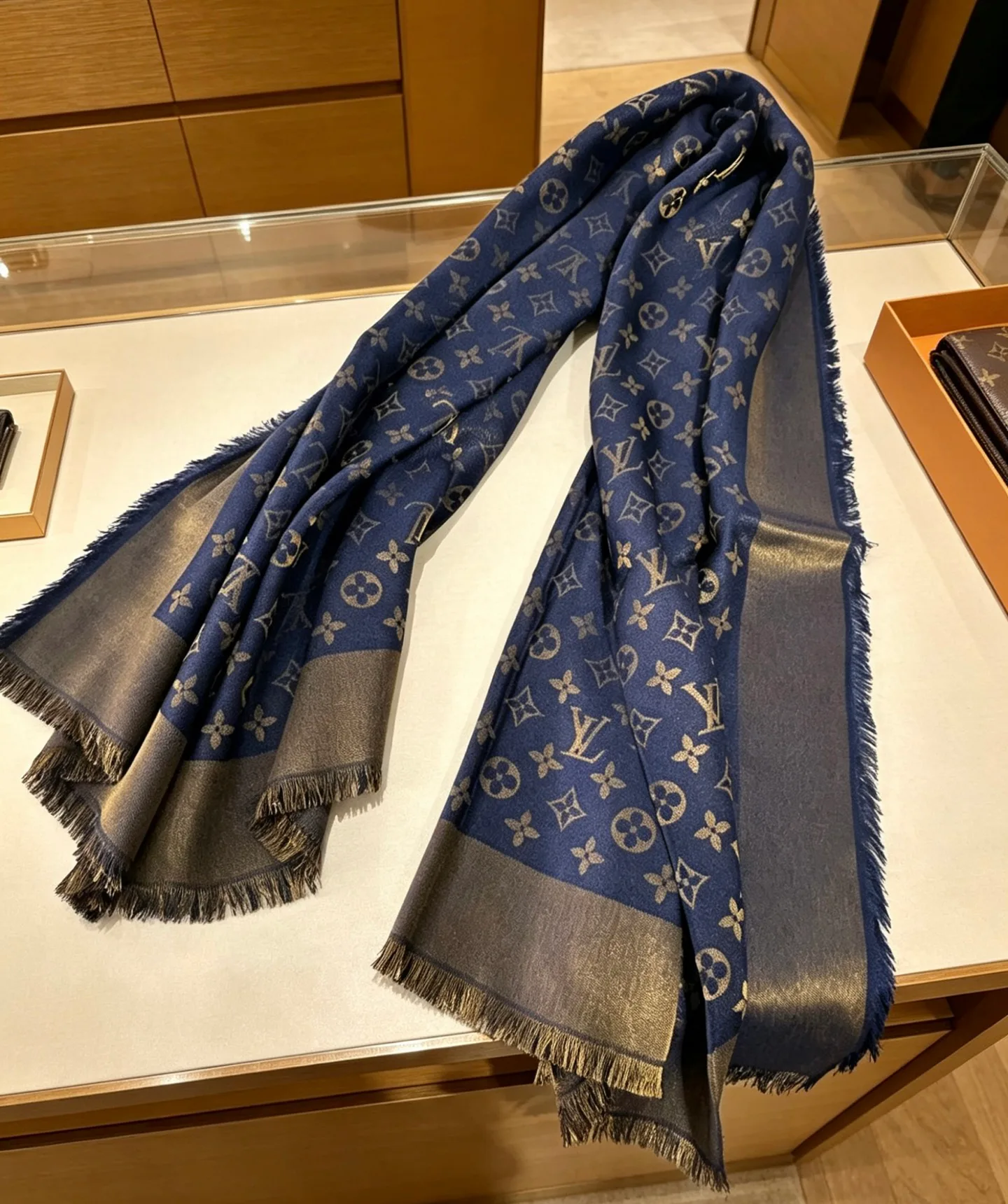 Шарфы Louis Vuitton 15150445
