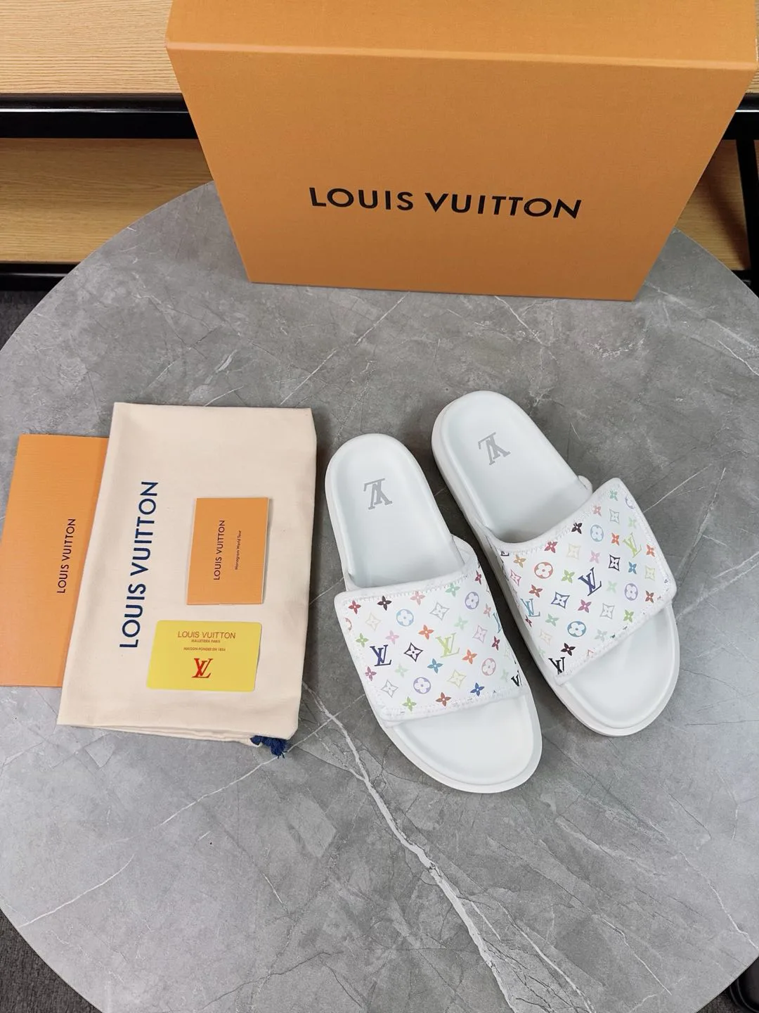 Шлепанцы Женские Louis Vuitton 8917