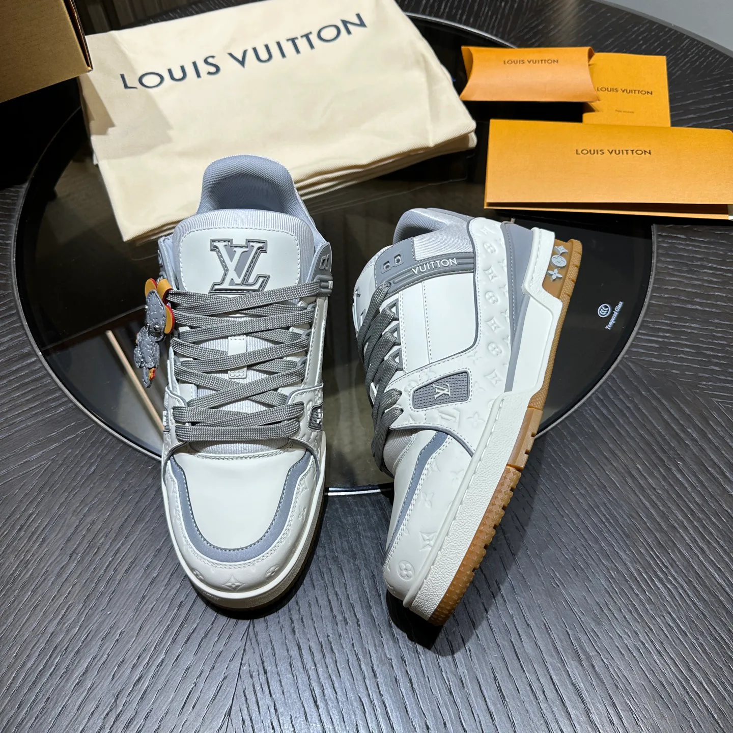 Кроссовки Женские Louis Vuitton 18693937