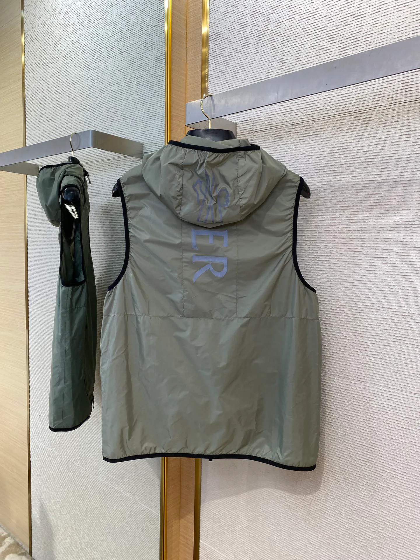 Жилеты Мужские Moncler 658738