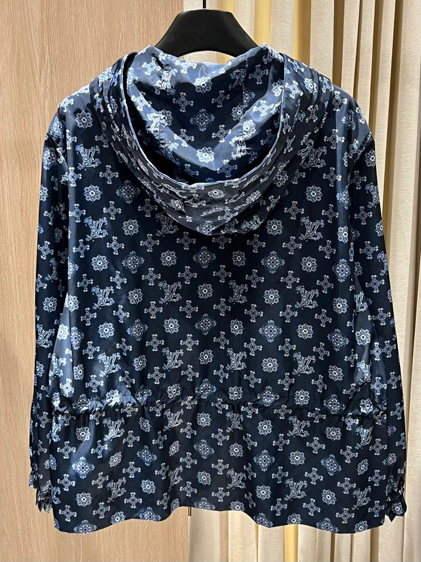 Куртки И Пуховики Женские Louis Vuitton 5595896