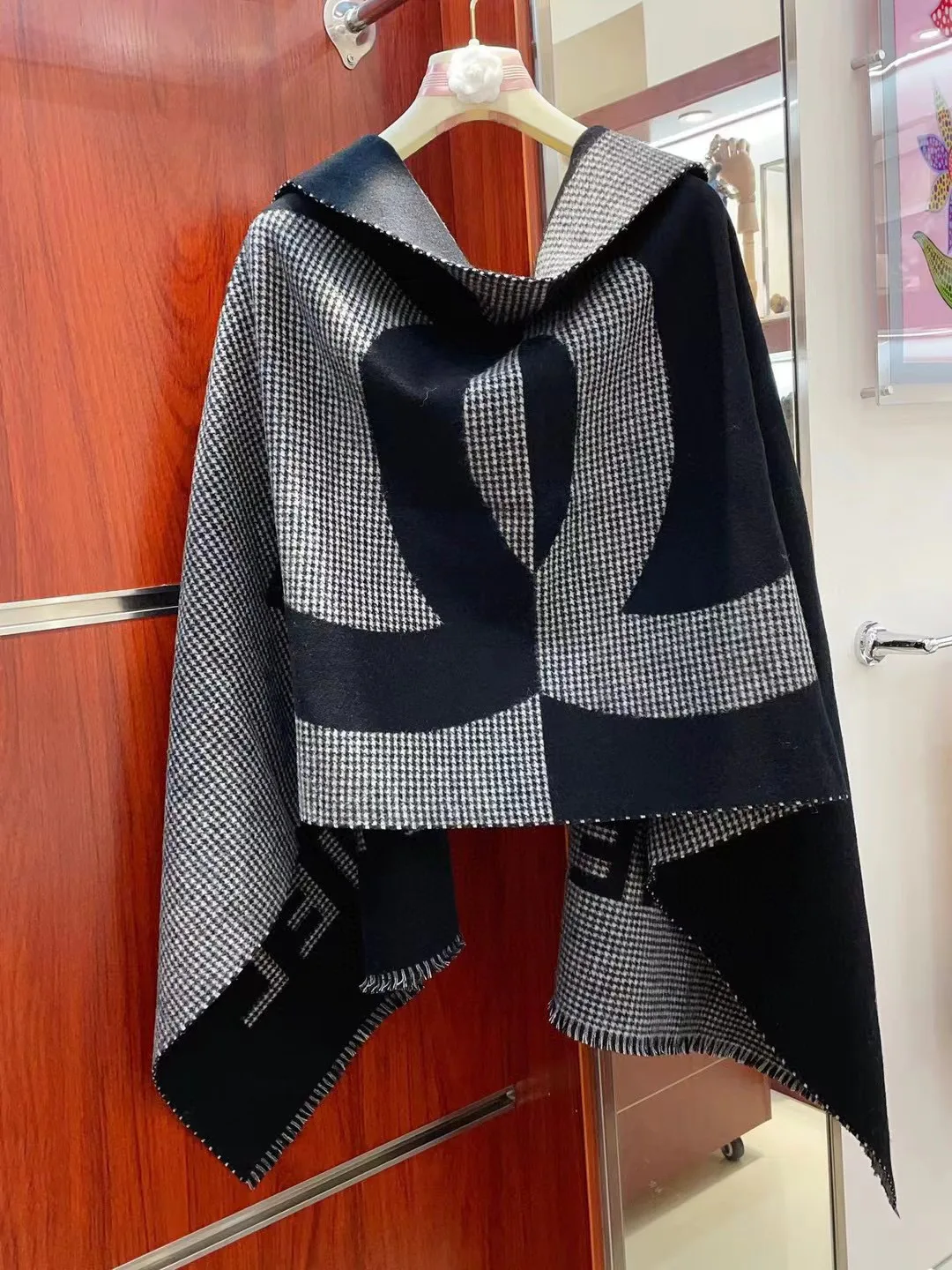 Шарфы Chanel 18627194