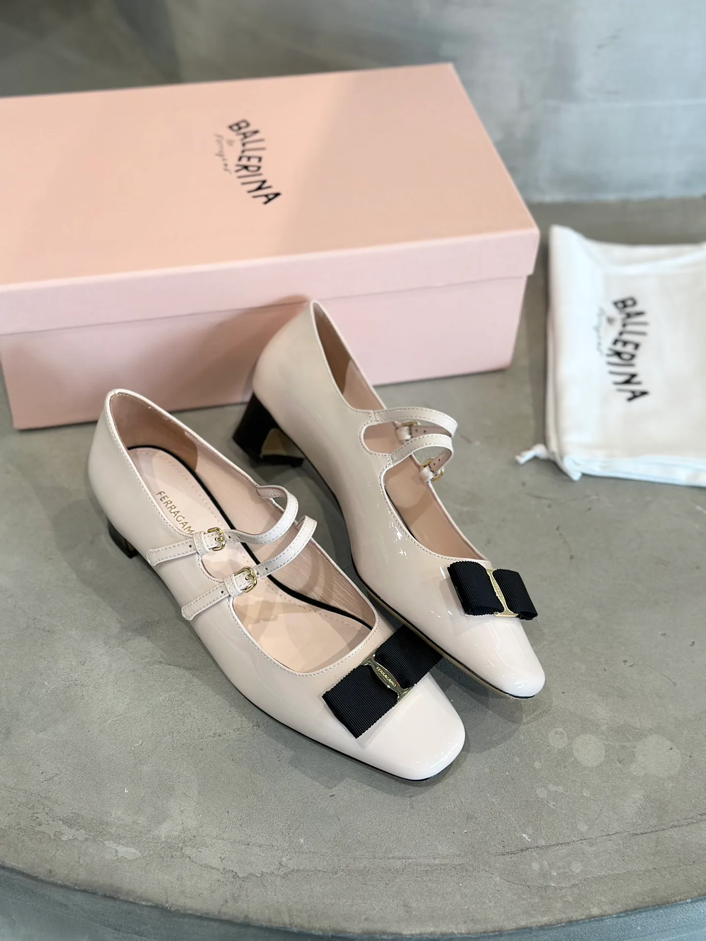 Туфли Женские Salvatore Ferragamo 13368387