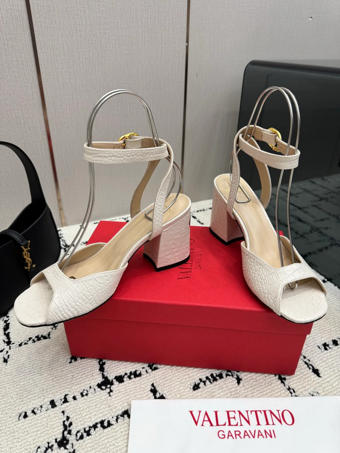 Босоножки Женские Valentino 18048994