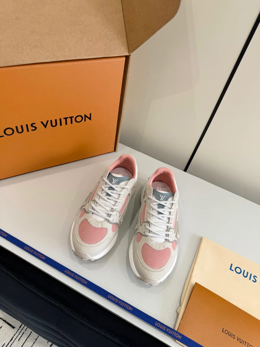 Кроссовки Женские Louis Vuitton 11497550