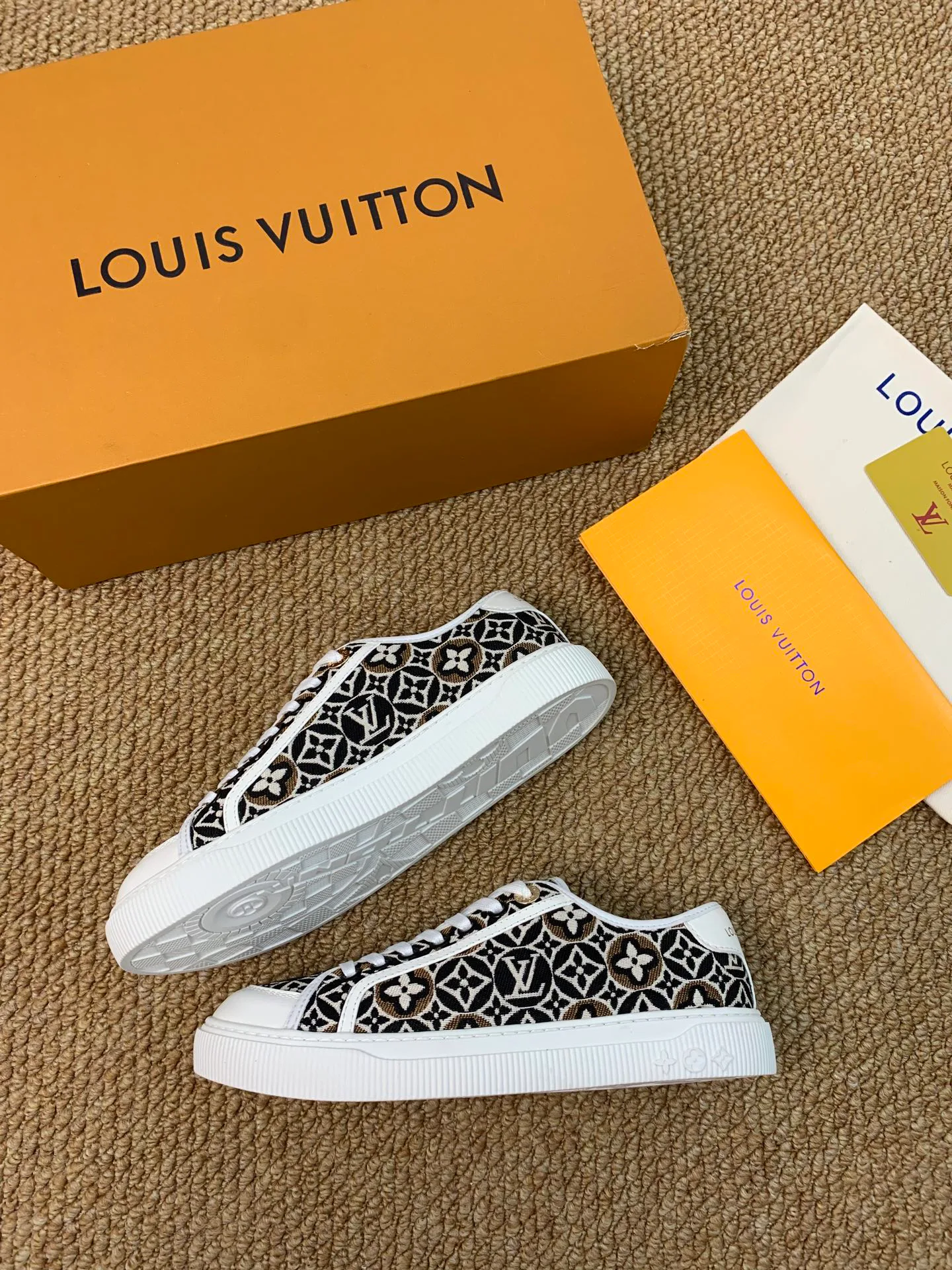 Кроссовки Женские Louis Vuitton 17545201