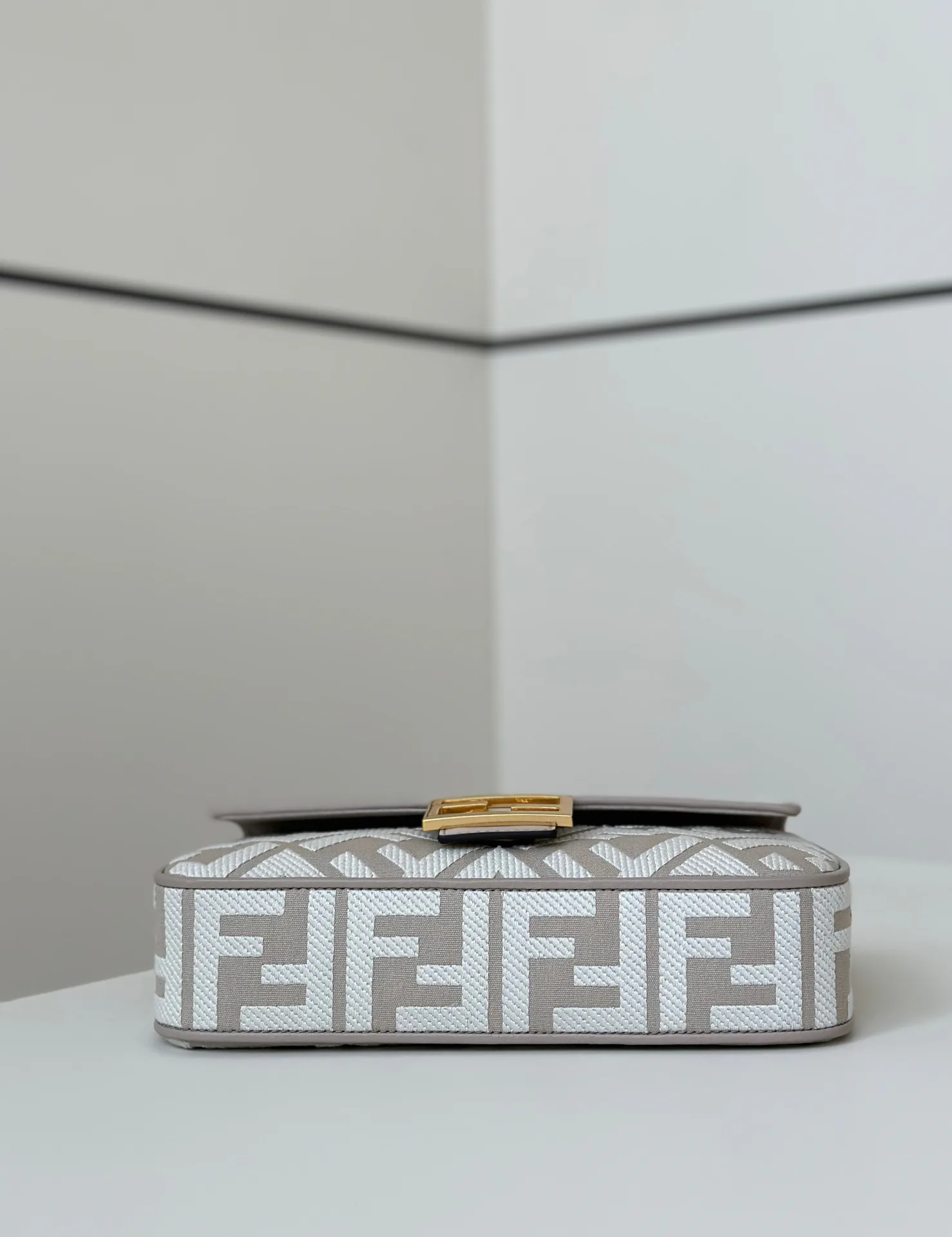 Классические Сумки Женские Fendi 18116176