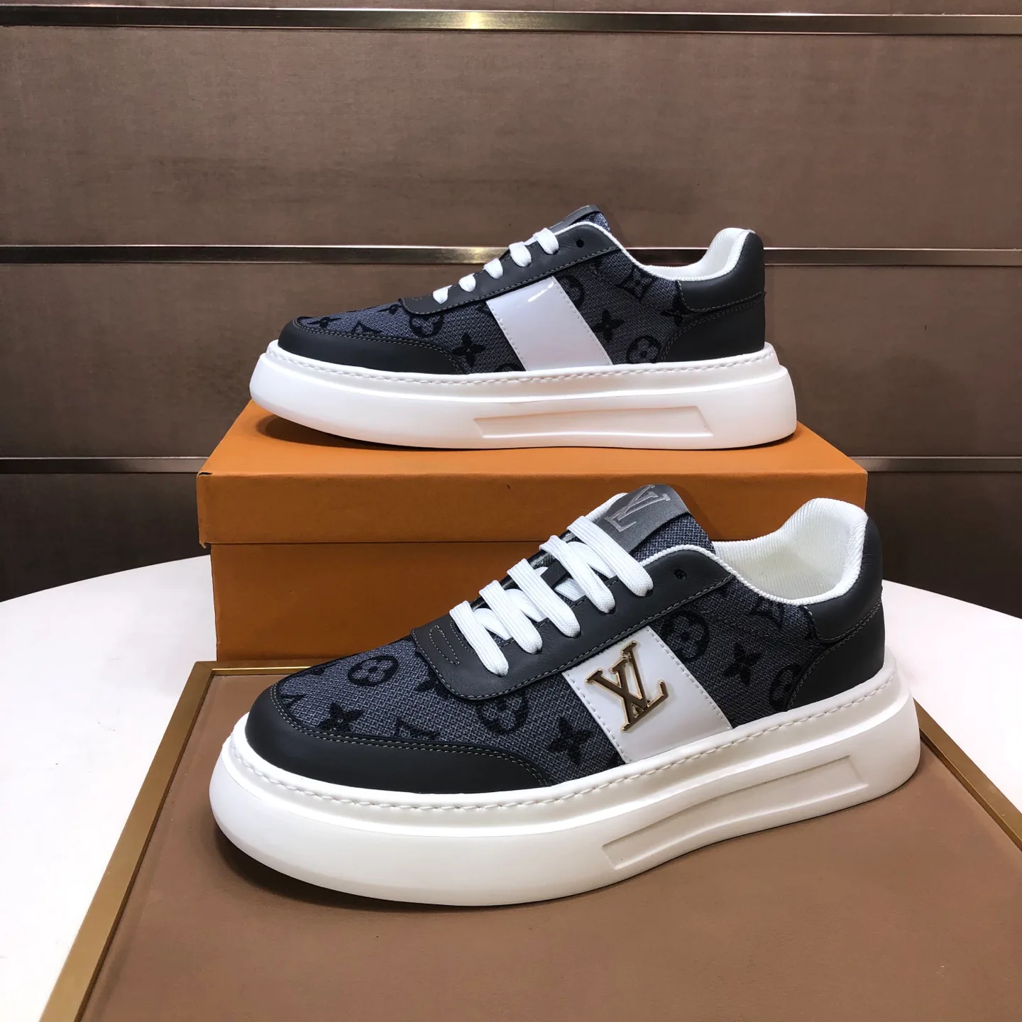 Кроссовки Мужские Louis Vuitton 10792100