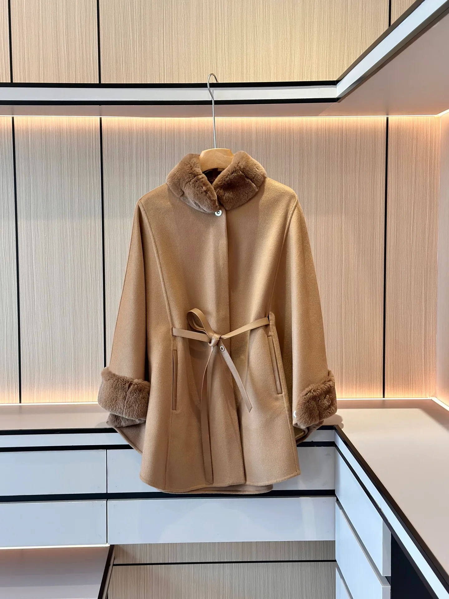 Пальто Женские Loro Piana 18706878