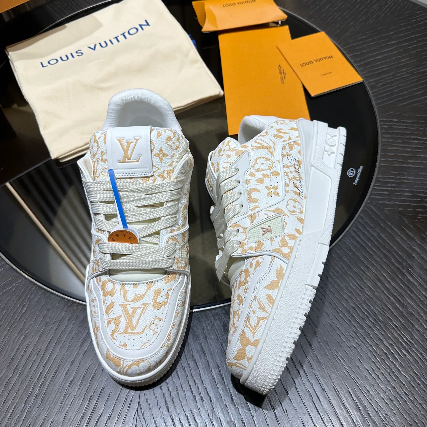 Кроссовки Женские Louis Vuitton 18192449