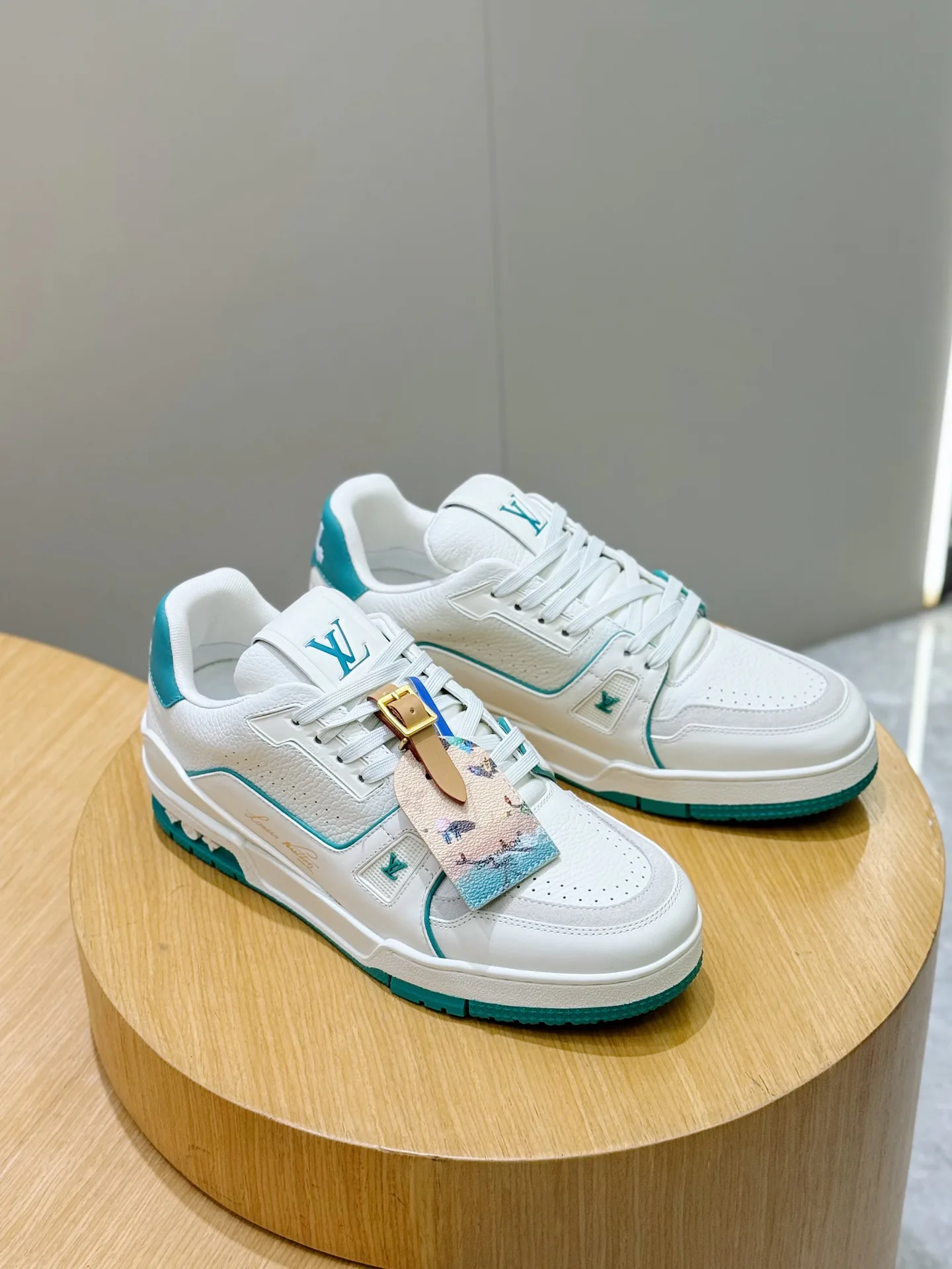 Кроссовки Мужские Louis Vuitton 18400373