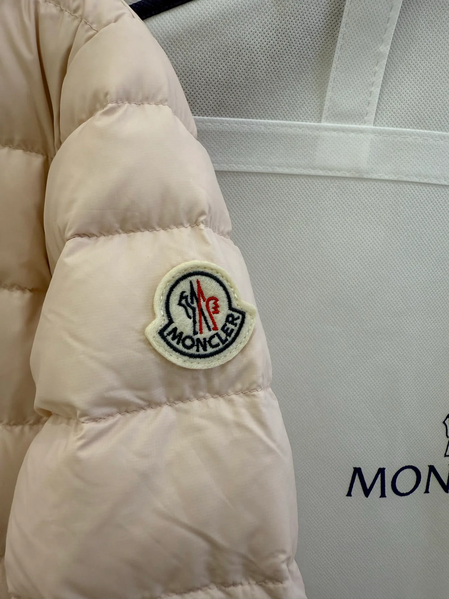Куртки И Пуховики Женские Moncler 17918906