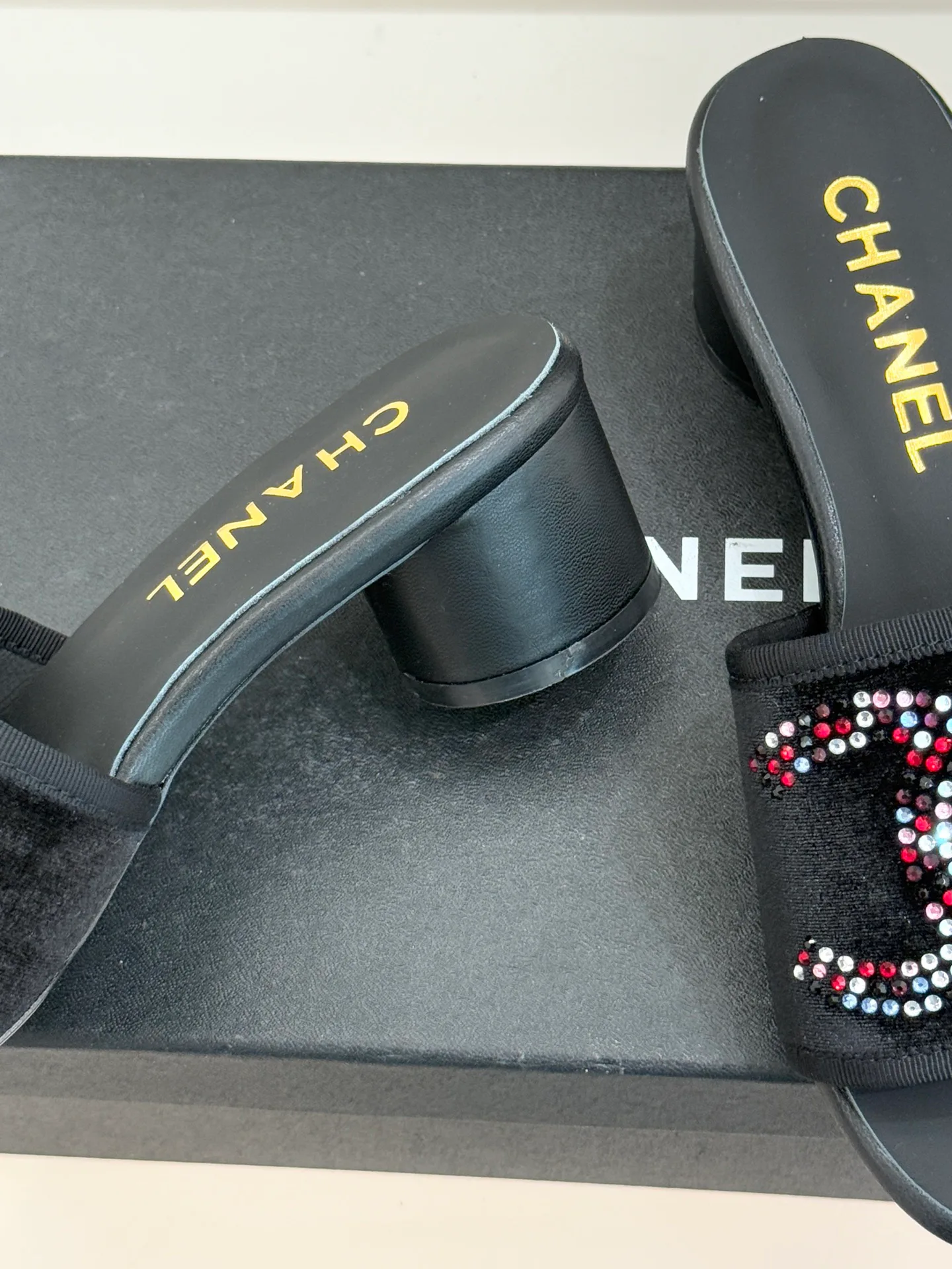 Сандалии Женские Chanel 11167379