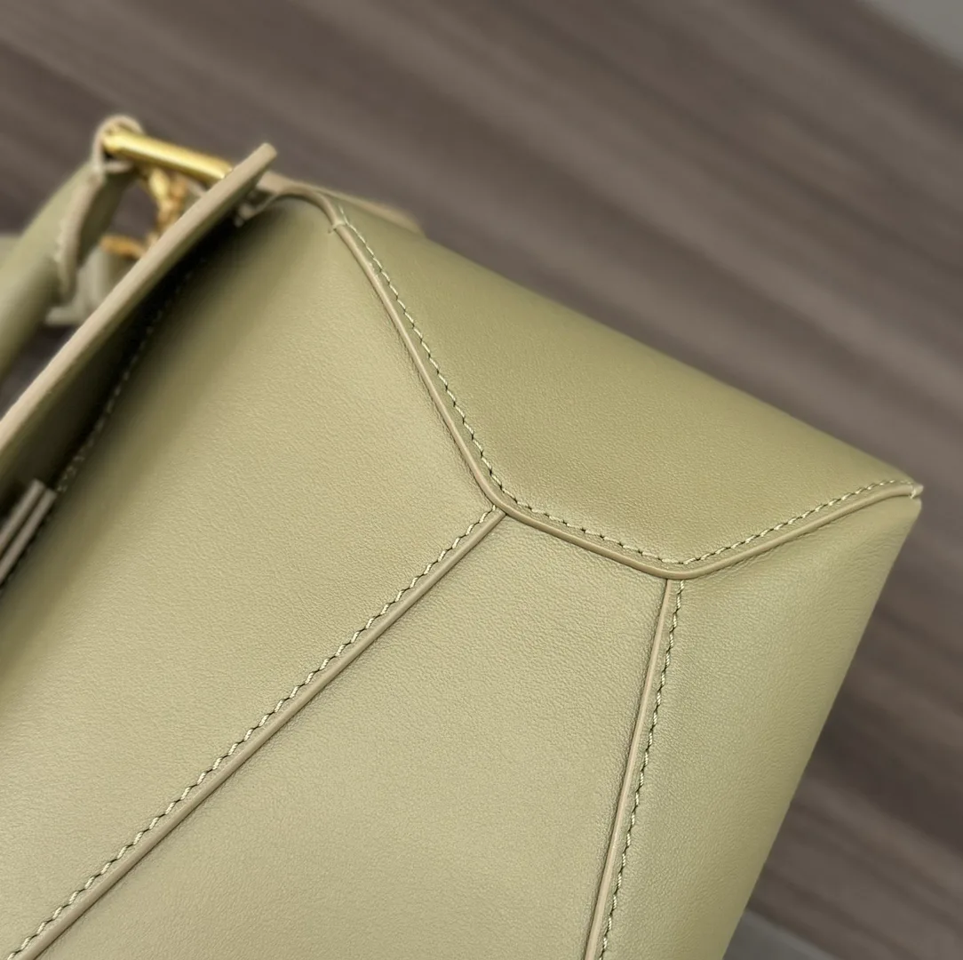 Классические Сумки Женские Loewe 11674664