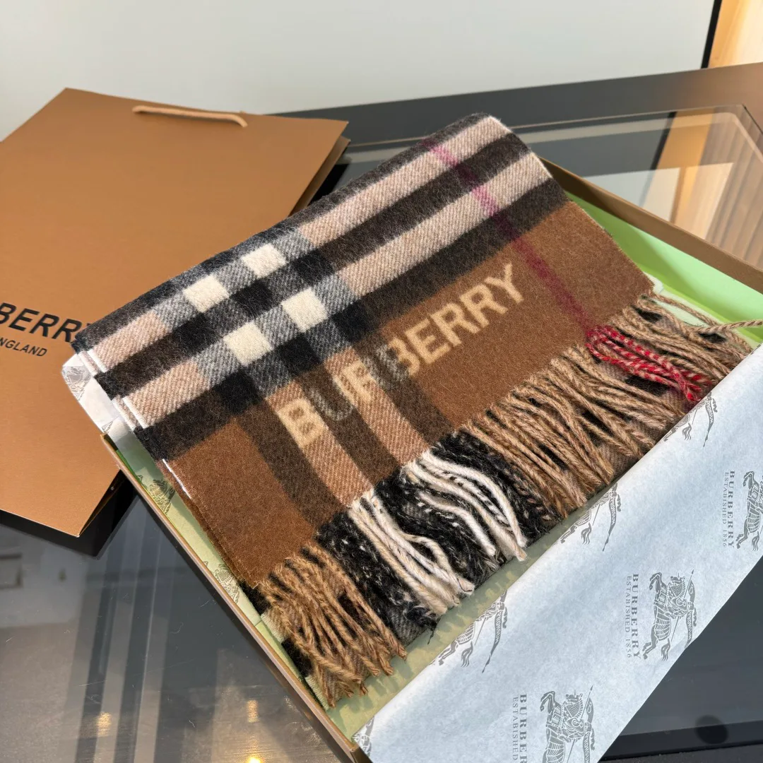 Шарфы Burberry 18627302