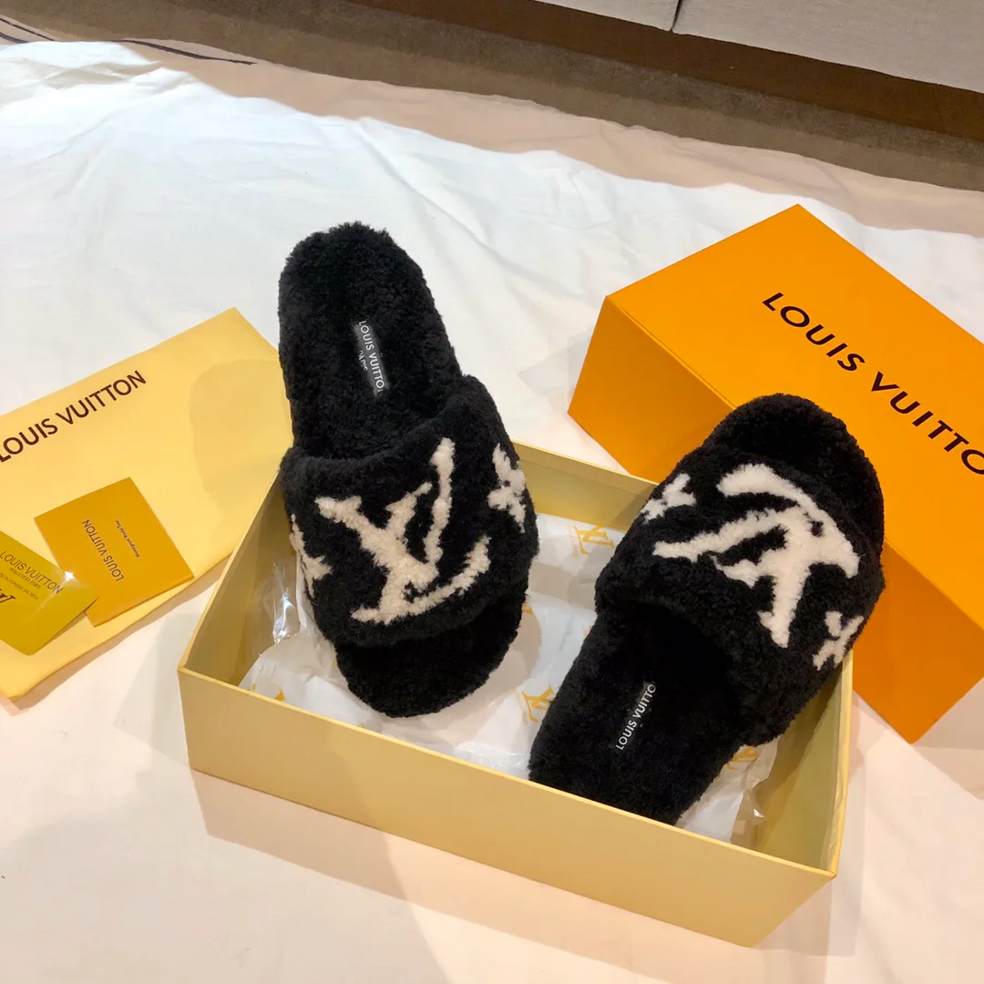 Тапочки Женские Louis Vuitton 18034624