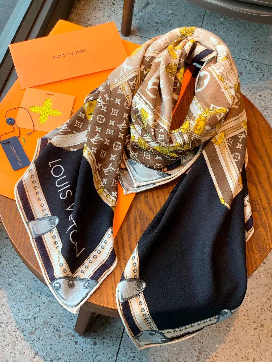 Платки Louis Vuitton 1338109
